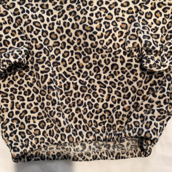 Old navy leopard sweatsuit set 18-24m - Picture 3 of 5
